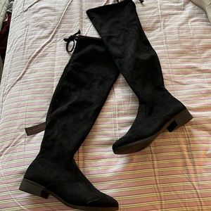 THIGH HIGH BOOTS SIZE 7 VELVET OVER THE KNEE